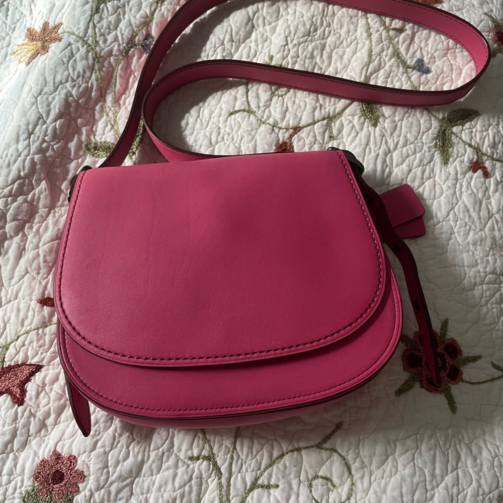 Coach Saddle 23 in dahlia pink. EUC